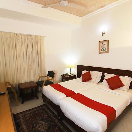 Hotel Palm Greens New Delhi Luaran gambar