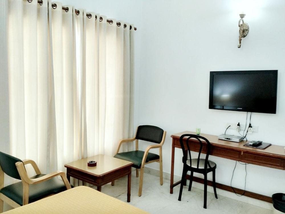 Hotel Palm Greens New Delhi Luaran gambar