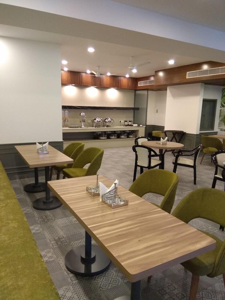 Hotel Palm Greens New Delhi Luaran gambar