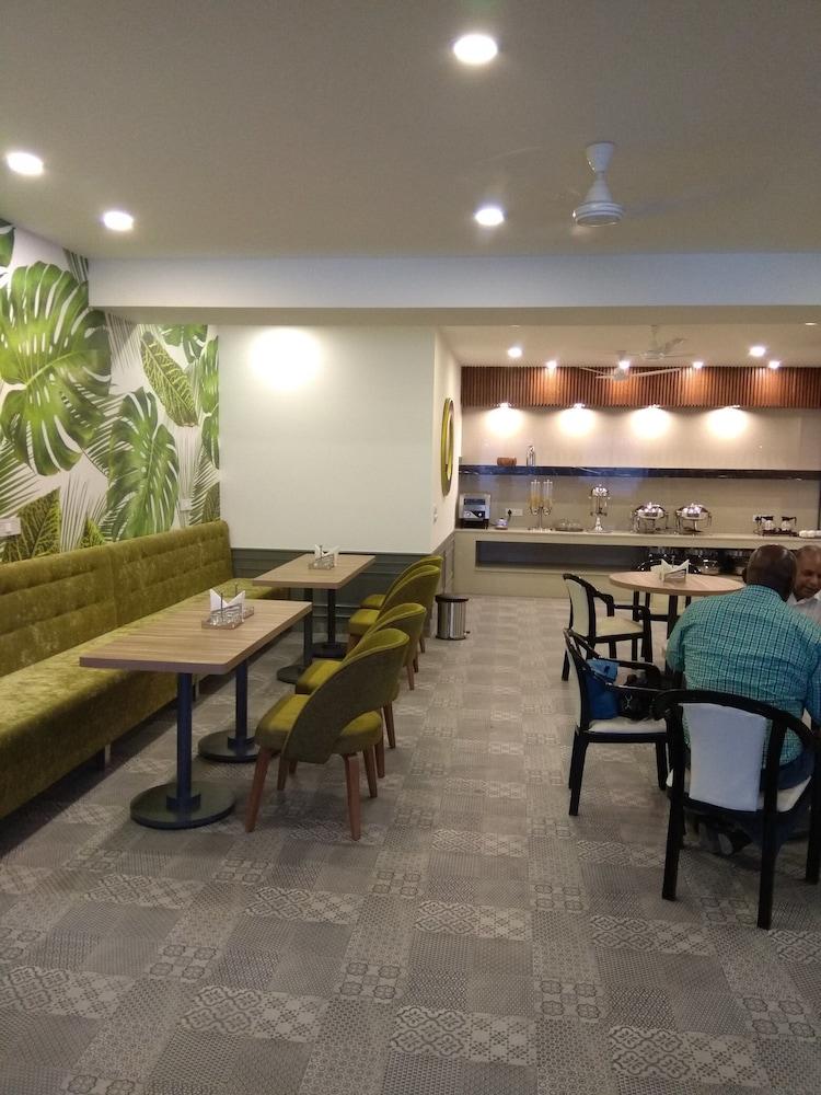 Hotel Palm Greens New Delhi Luaran gambar