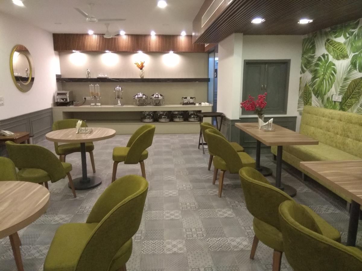 Hotel Palm Greens New Delhi Luaran gambar