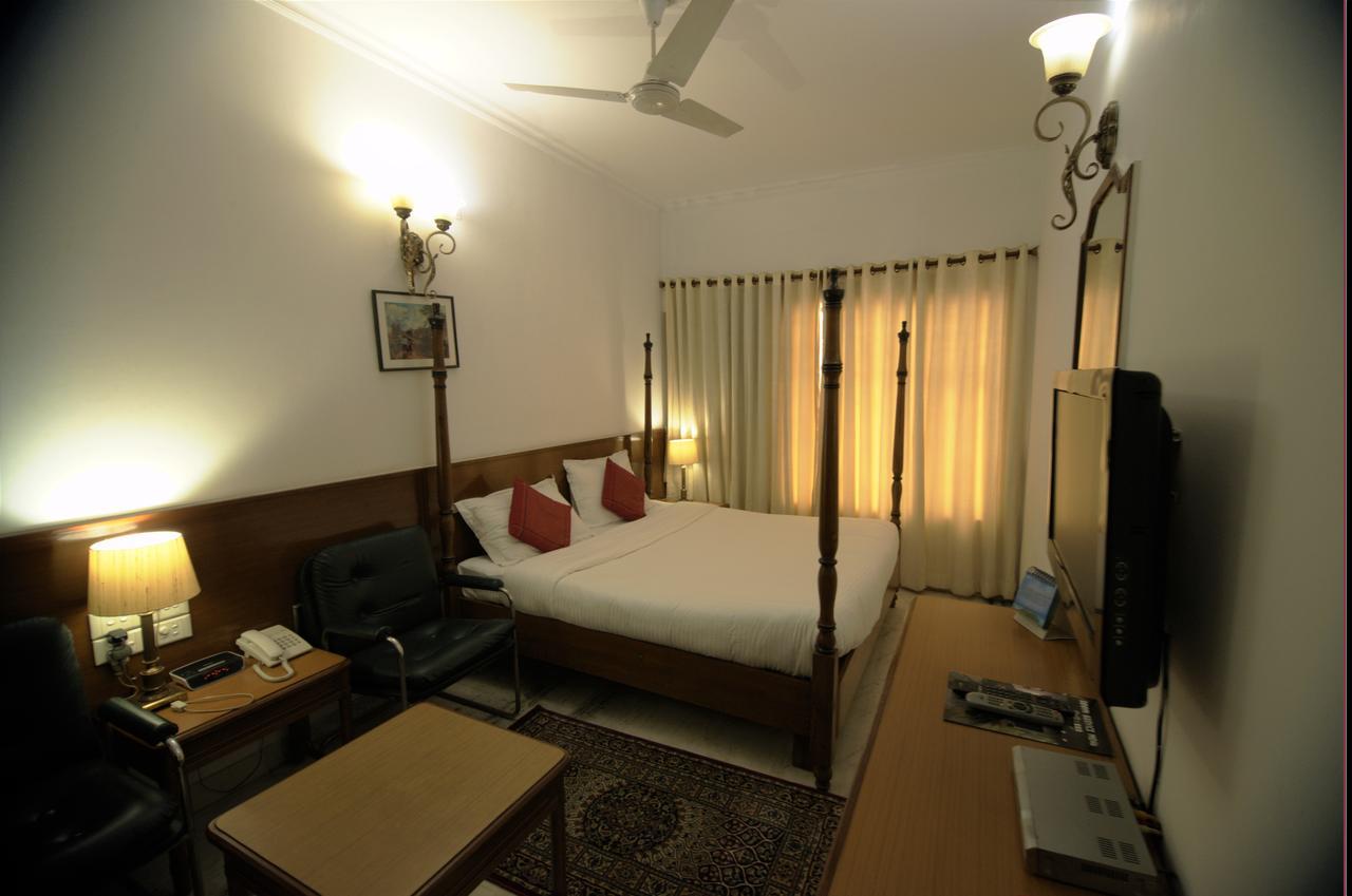 Hotel Palm Greens New Delhi Luaran gambar