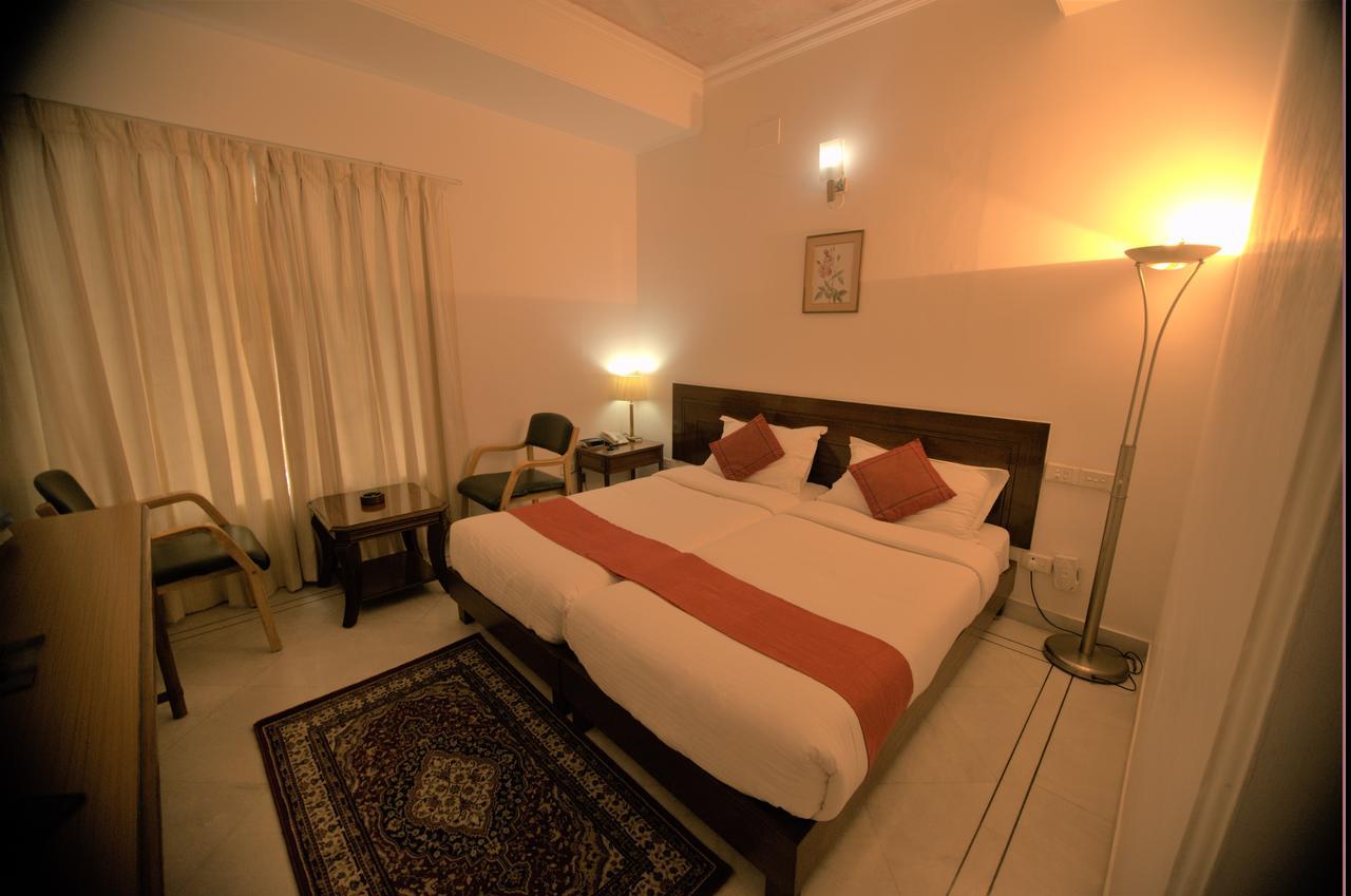 Hotel Palm Greens New Delhi Luaran gambar