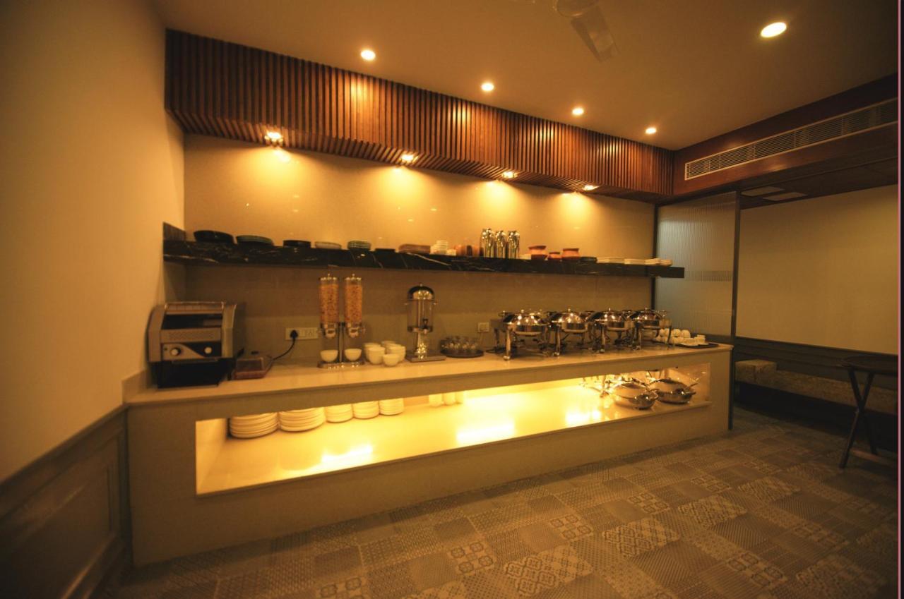 Hotel Palm Greens New Delhi Luaran gambar