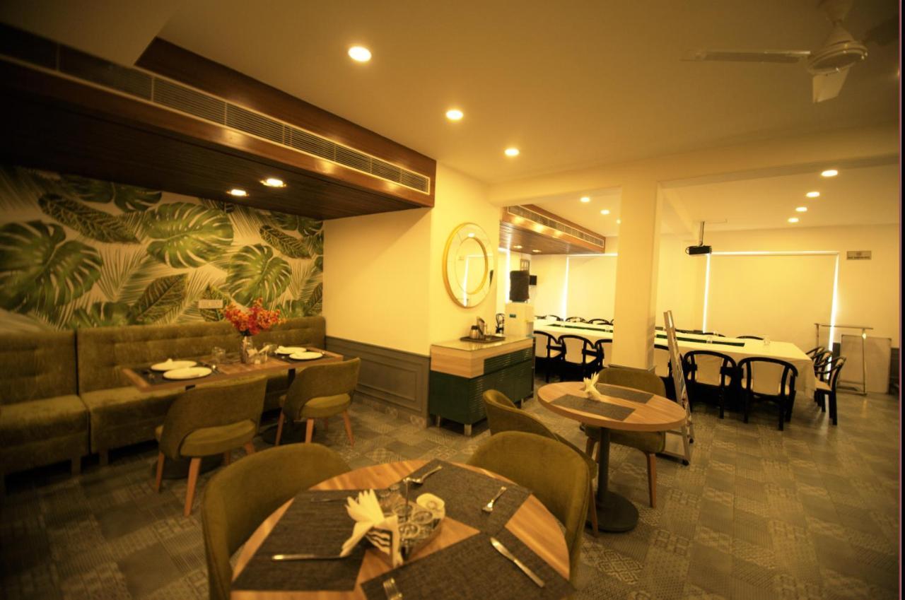 Hotel Palm Greens New Delhi Luaran gambar