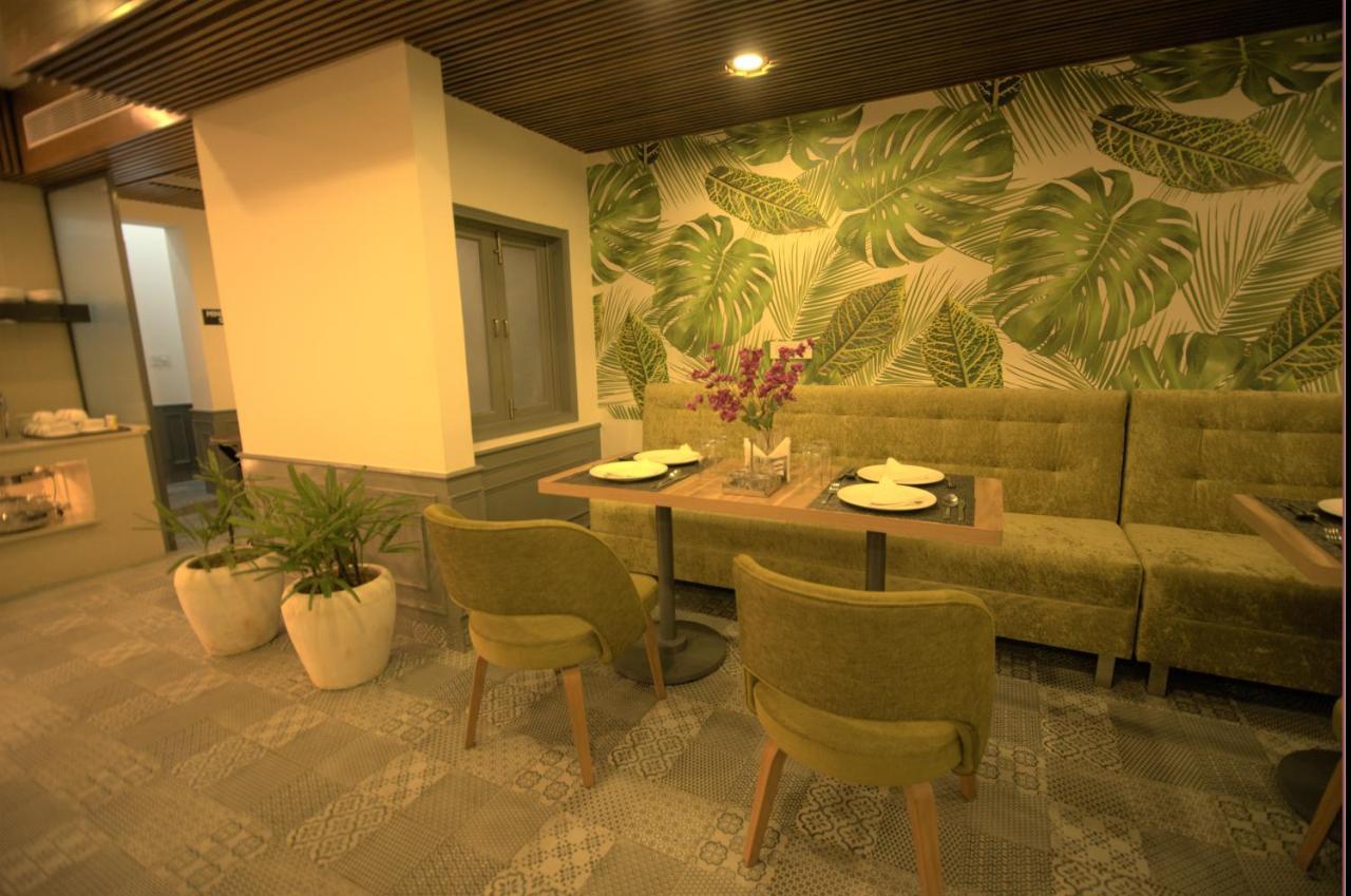 Hotel Palm Greens New Delhi Luaran gambar
