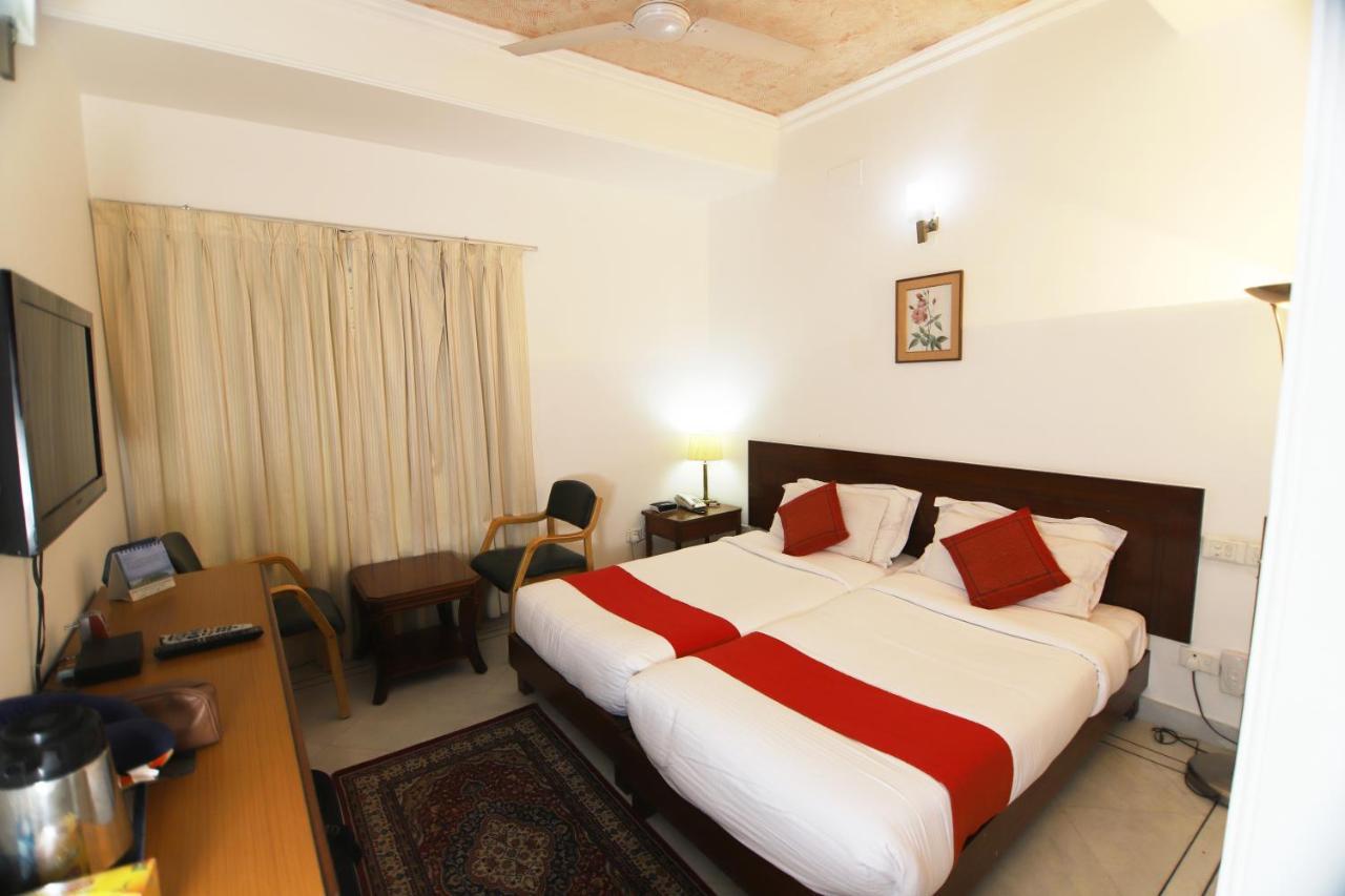 Hotel Palm Greens New Delhi Luaran gambar