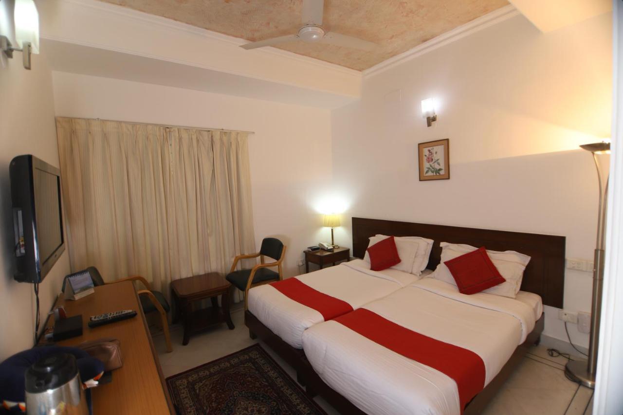 Hotel Palm Greens New Delhi Luaran gambar