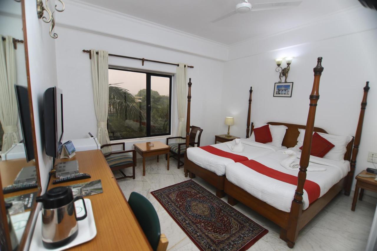 Hotel Palm Greens New Delhi Luaran gambar