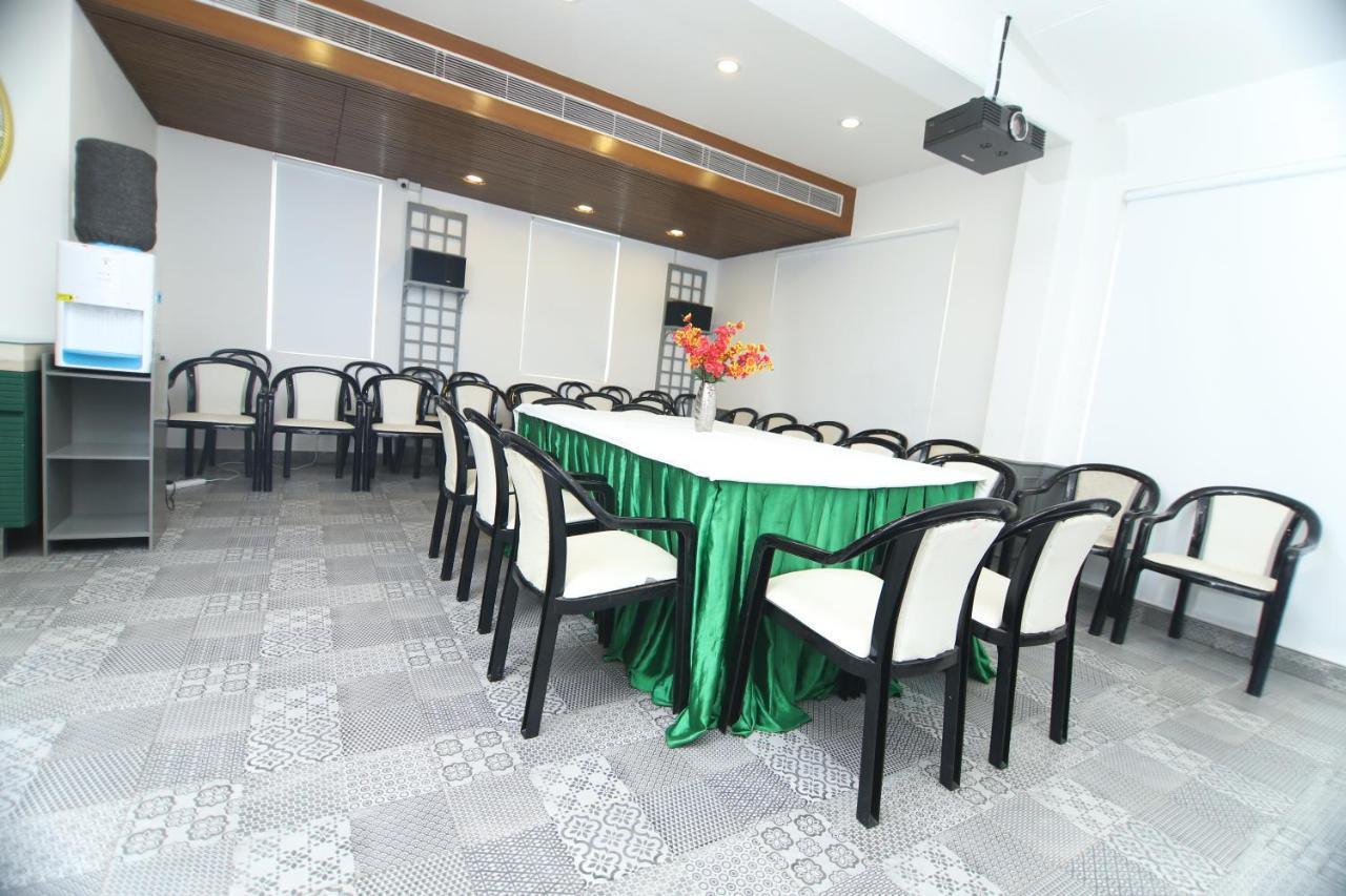 Hotel Palm Greens New Delhi Luaran gambar