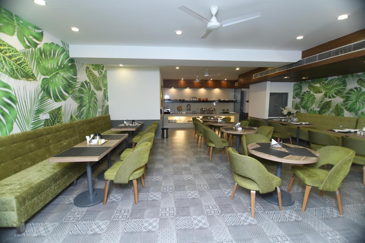 Hotel Palm Greens New Delhi Luaran gambar